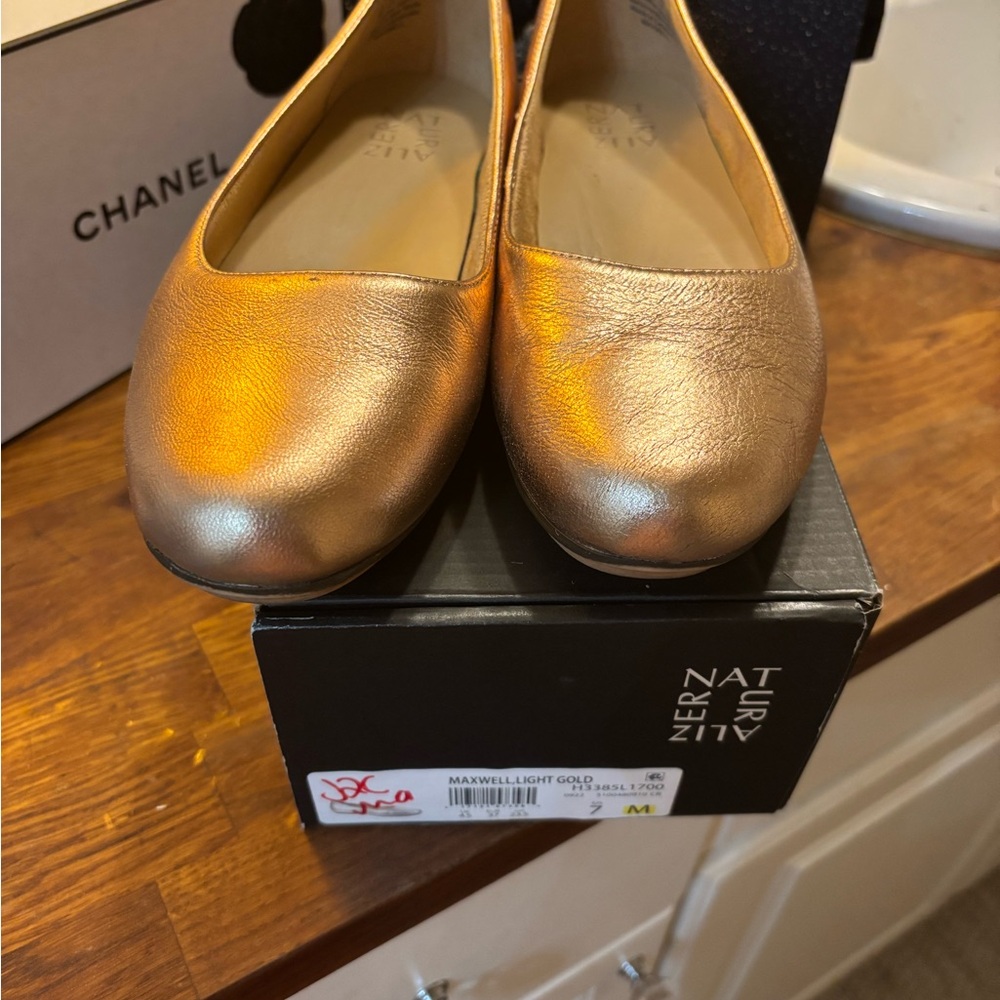 Naturalizer Women's Metallic Gold Flats